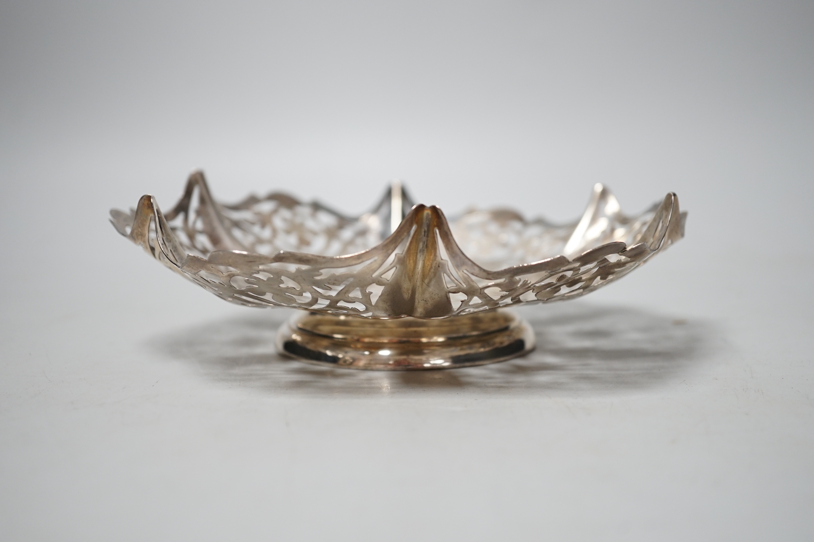 A George VI pierced silver shallow dish, Viners Ltd, Sheffield, 1936, diameter 18.1cm, 6.4oz.